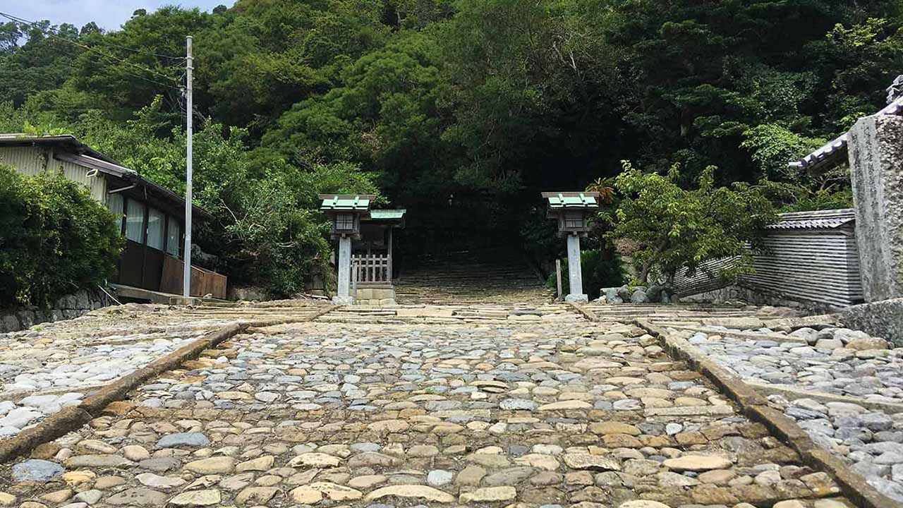 The stone steps entrance of Kunozan Tosho-gu Shrine